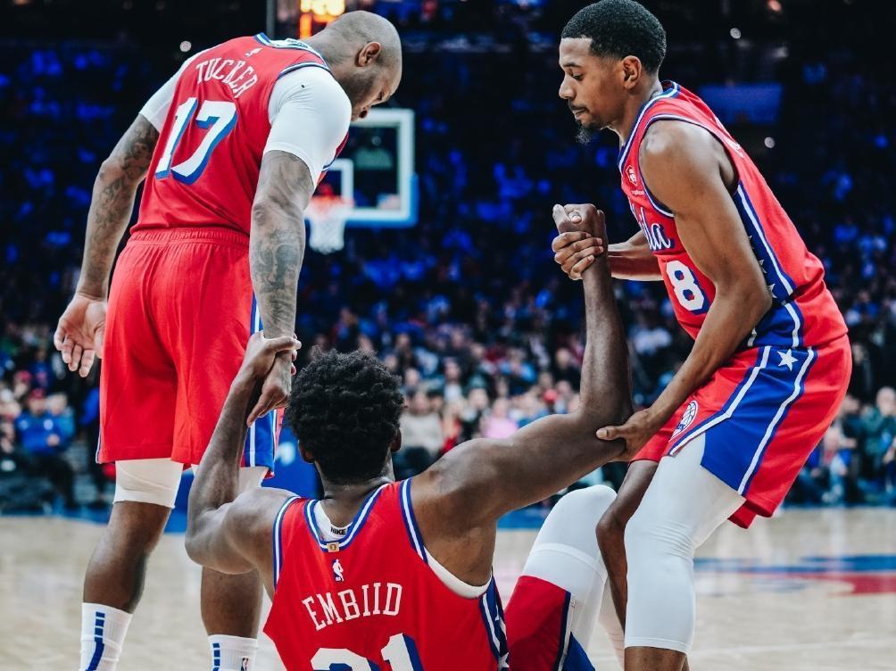 今晨费城76人调整名单以备德甲,伤情更新环节打磨,球迷炸锅,阵容厚度经受考验(费城76人最新消息) 今晨费城76人调整名单以备德甲,伤情更新环节打磨,球迷炸锅,阵容厚度经受考验(费城76人最新消息)