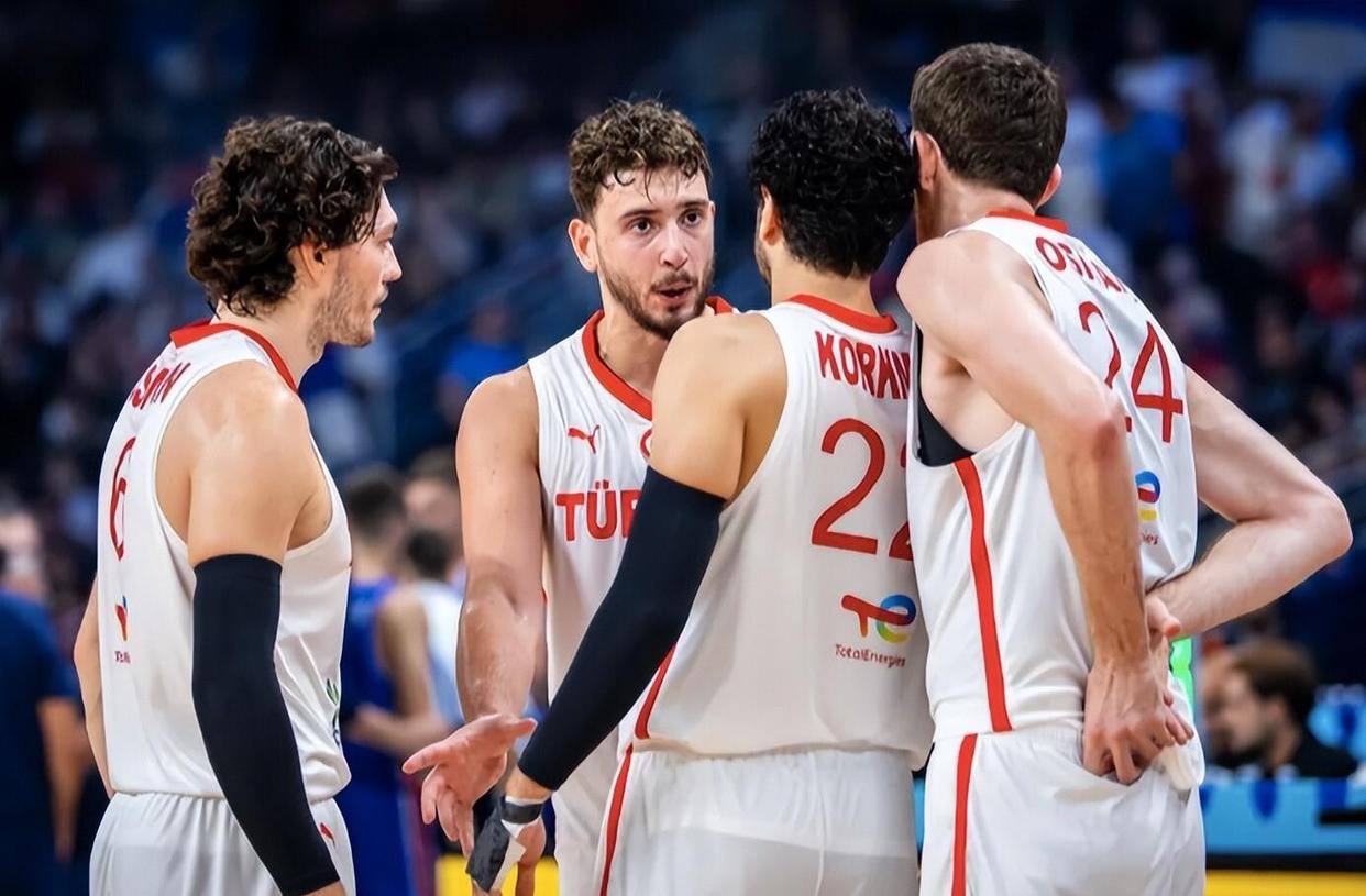 包含赛前休斯敦火箭备战法甲，绝杀压哨细节曝光，引发热议，球队文化再被提及的词条