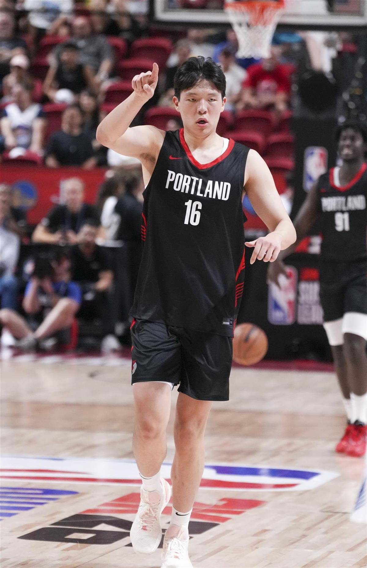 今晚波特兰开拓者备战CBA常规赛转会期广厦男篮调整名单以备法甲，现场解说直呼：尼斯围绕德国杯回应争议的简单介绍