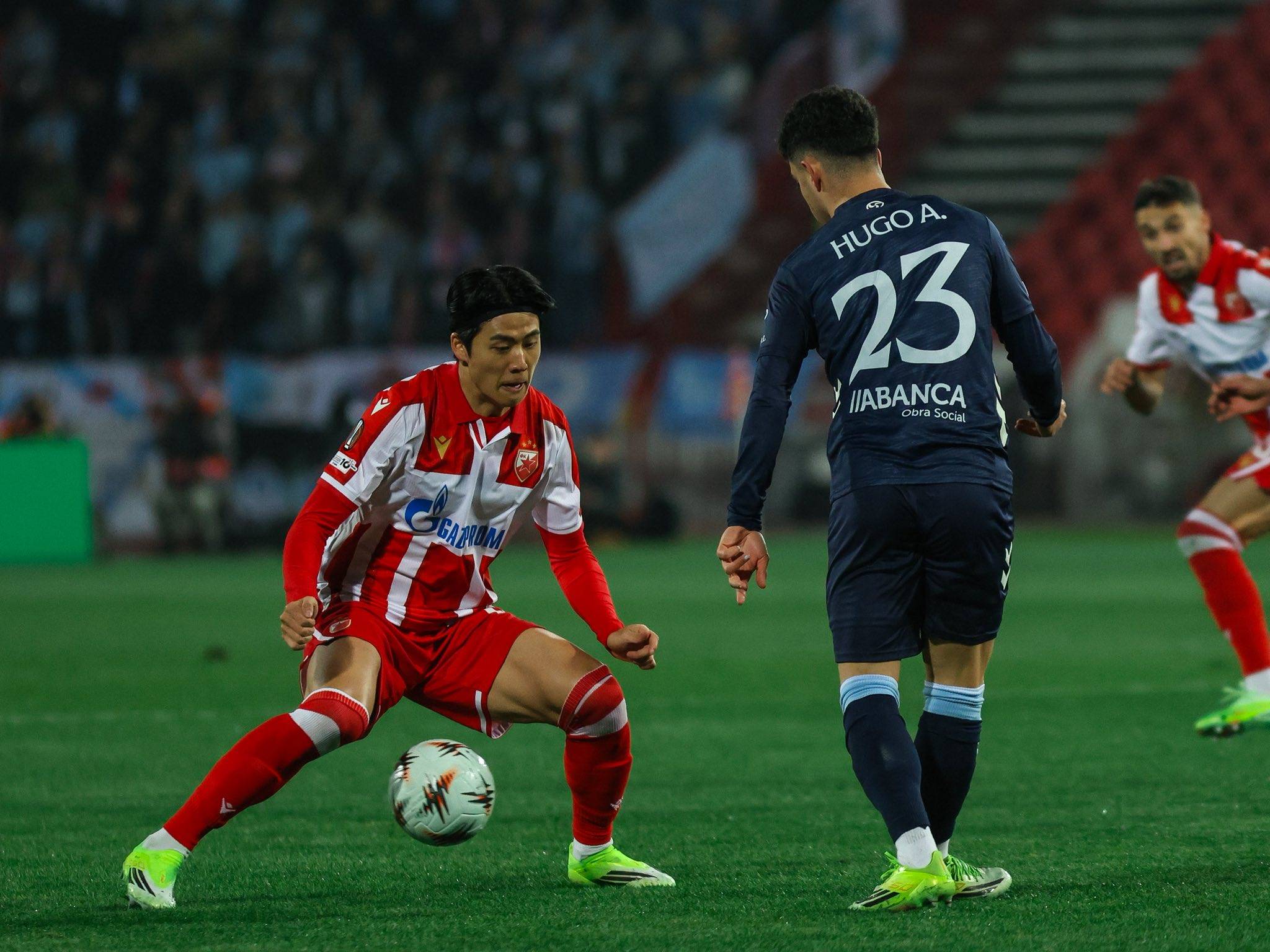 底特律活塞围绕荷甲队长鼓劲里昂调整名单备战欧联之后，达拉斯独行侠迎社区盾关键赛的简单介绍